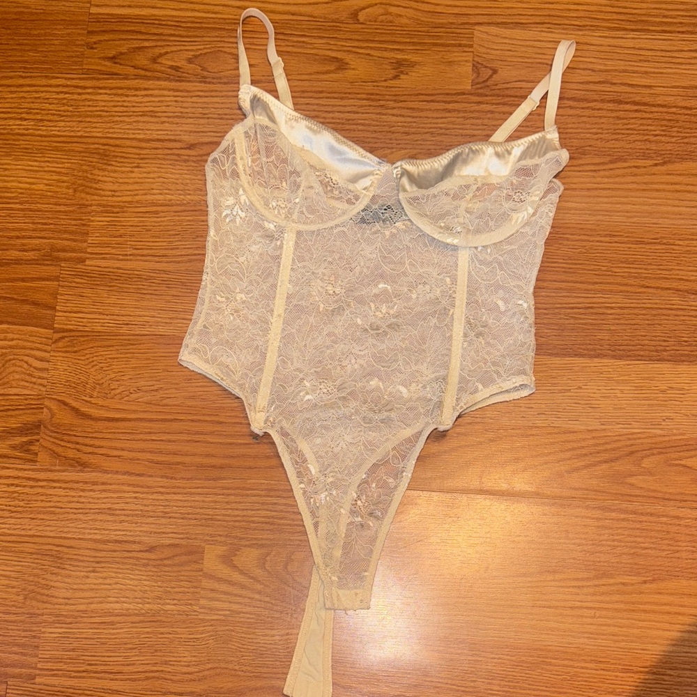 PrettyLittleThing Cream Lace Bodysuit
